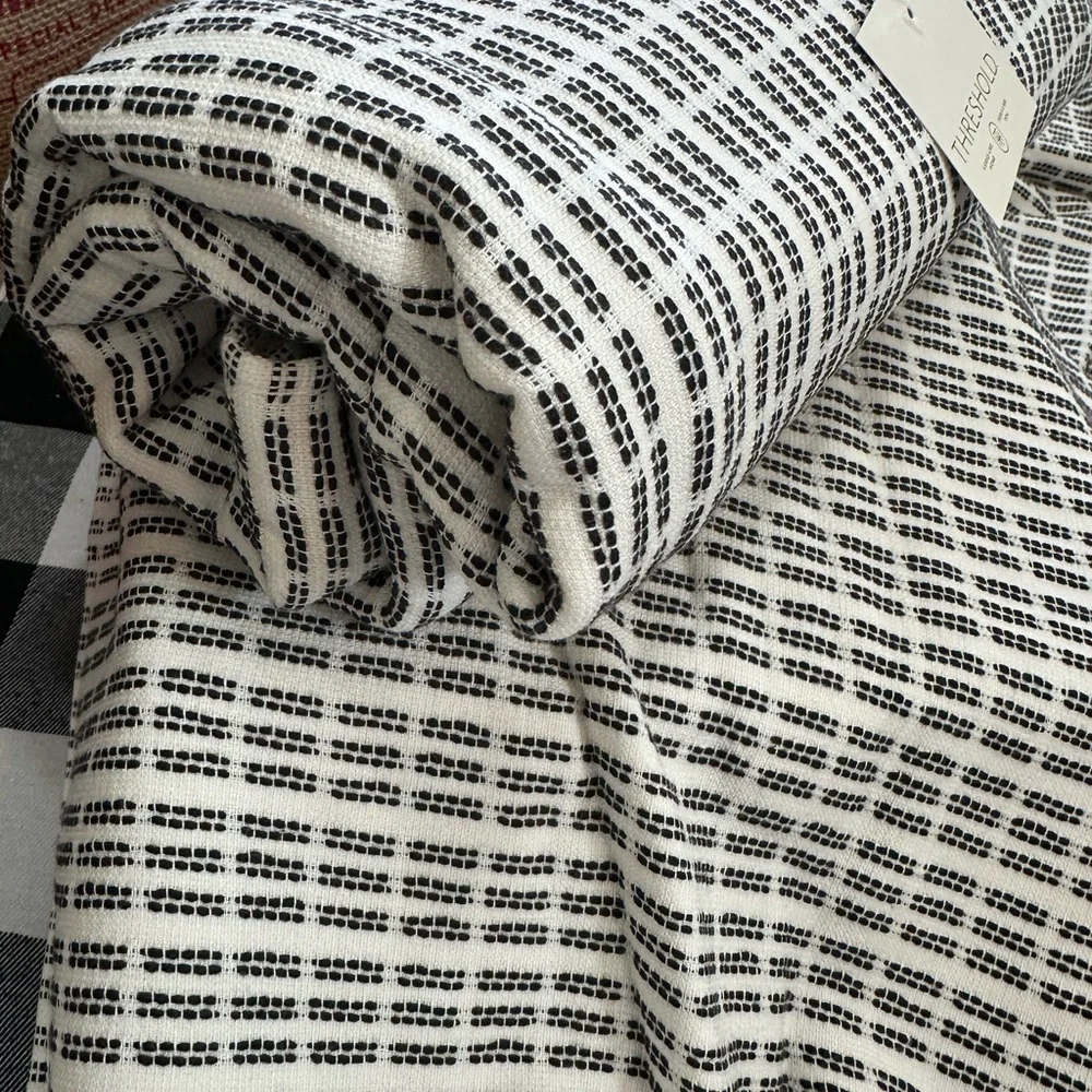 New Threshold Luxury Bath Towel Set Modern Pinstripe 2 30x50 Bath Hook Loops